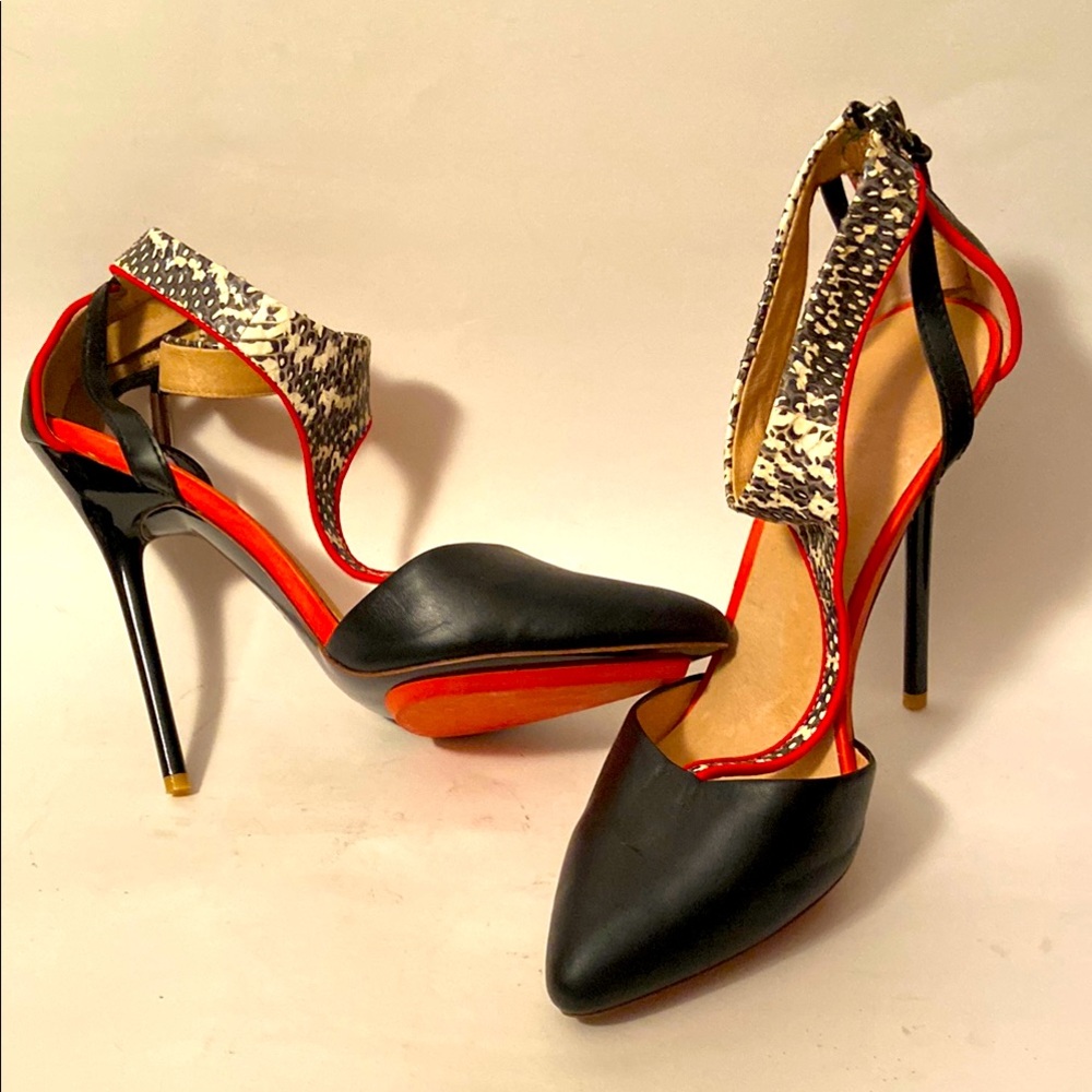 L.A.M.B. Serena Point Toe T-Strap Black Leather Gray Snake Skin Pumps sz 10